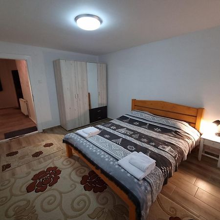 R Castle - 2 Room Apartment Brassó Kültér fotó